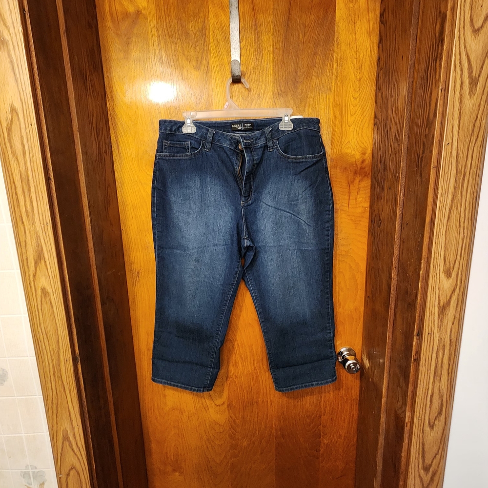 Blue Ankle Cropped Jeans with Classic Indigo Wash